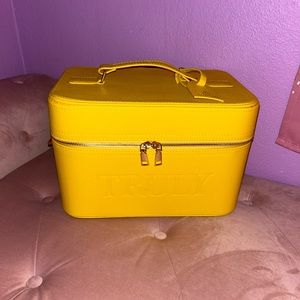 Truly yellow St. Tropez Luxury Travel Trunk
Vegan Leather Caboodle